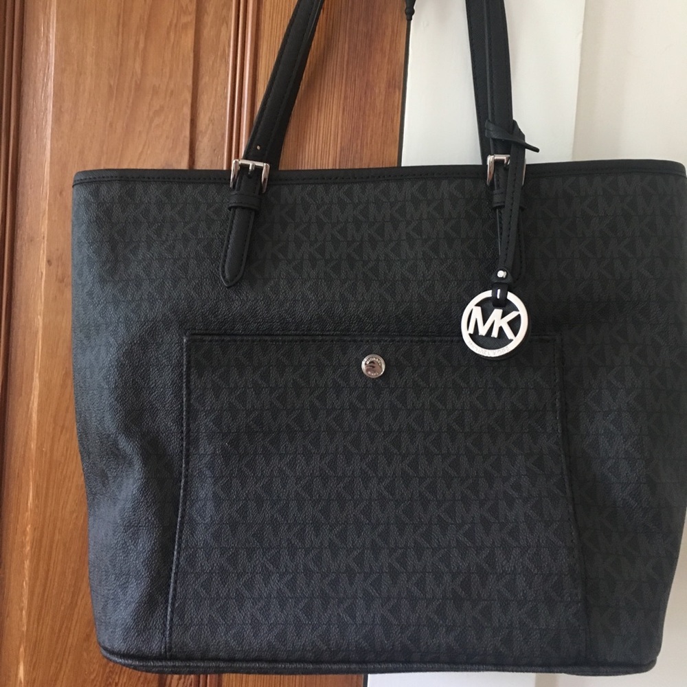 Micheal Kors Jet Set Tote